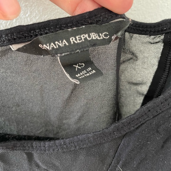 Banana Republic mesh v-insert tank XS - Picture 5 of 5